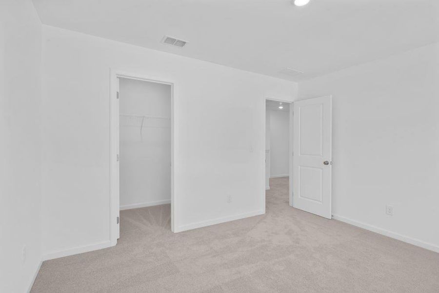 Spacious, unfurnished interior of a new home in Falls Creek, Flowery Branch (Image 18).