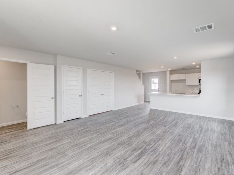 Representative unfurnished interior of a home built from the Savannah by National HomeCorp in Dogan, Tyler (Image 5).