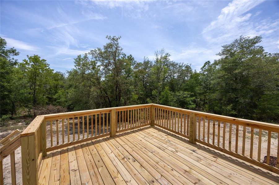 Exterior details and patio area of a home in , Interlachen (Image 25).