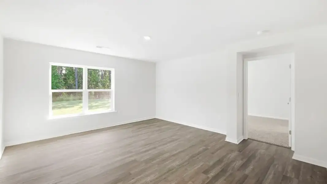 Spacious, unfurnished interior of a new home in Reedy Fork Place, Seneca (Image 28).