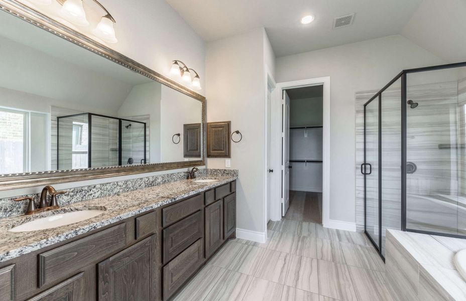 Representative furnished interior of a home built from the 3326 by Ravenna Homes in Cross Creek West, Fulshear (Image 35).