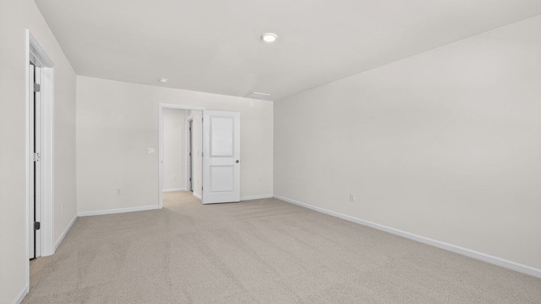 Spacious, unfurnished interior of a new home in Martin Farms, Aberdeen (Image 23).