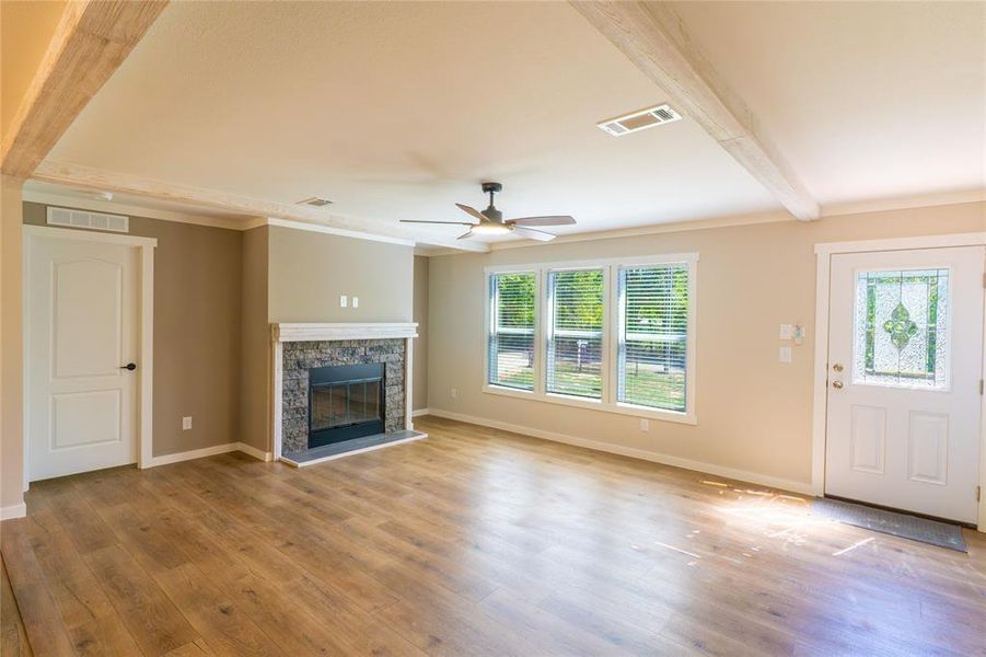Spacious, unfurnished interior of a new home in , Gun Barrel City (Image 15).