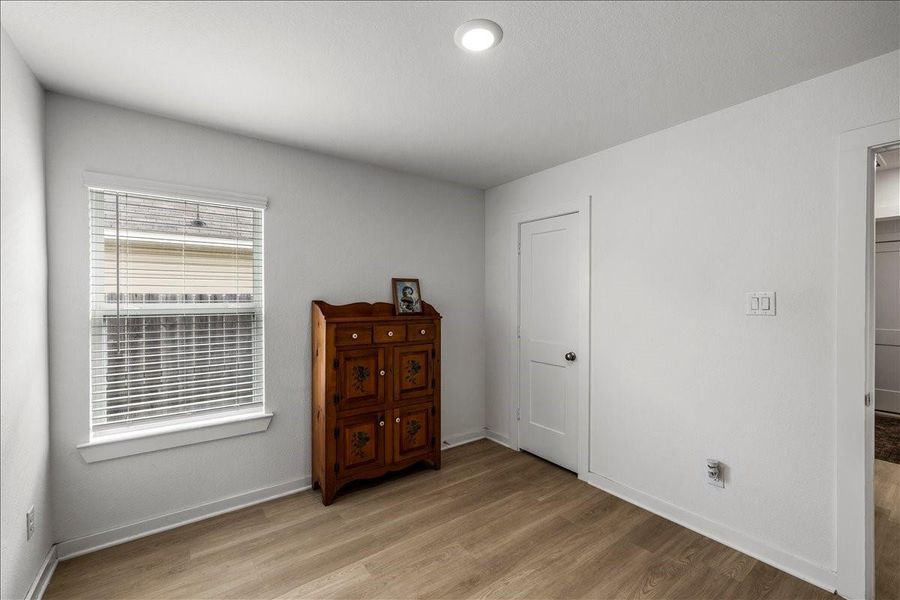 Image 33 of a home in Mustang Crossing.