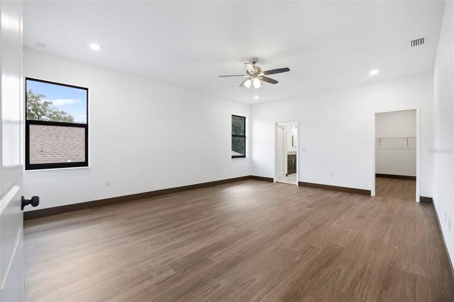 Spacious, unfurnished interior of a new home in , Tampa (Image 17).