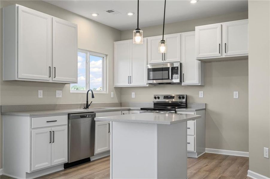 Furnished interior view inside a new home in Twin Lakes, Braselton (Image 6).