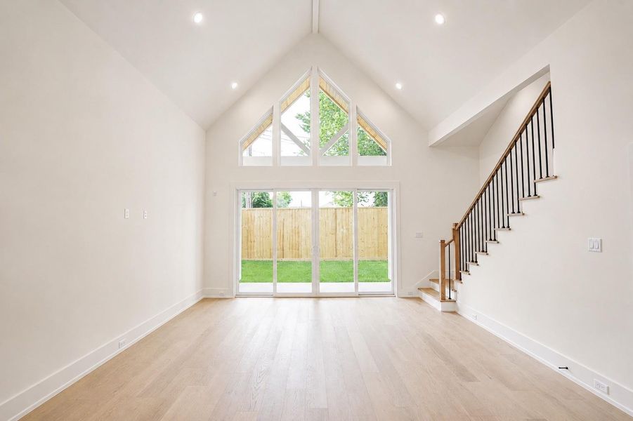 The vaulted ceiling in the spacious living area enhance the space The vaulted ceiling in the spacious living area enhance the space