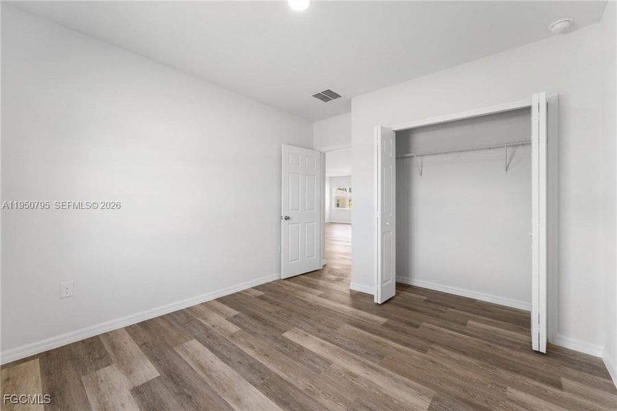 Spacious, unfurnished interior of a new home in , Lehigh Acres (Image 12).
