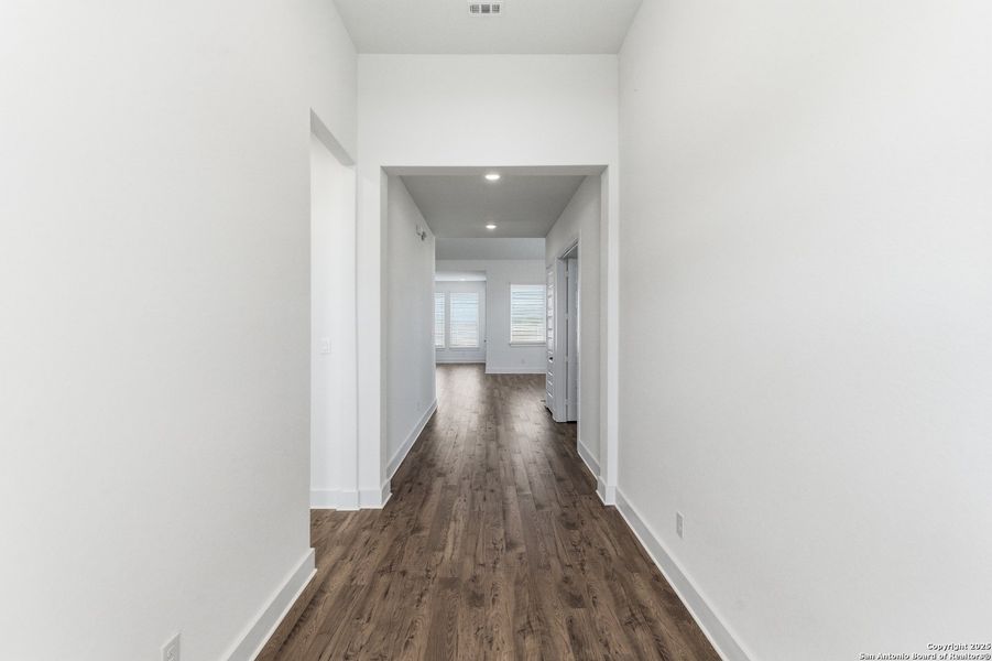 Spacious, unfurnished interior of a new home in Sienna Lakes, San Antonio (Image 43).