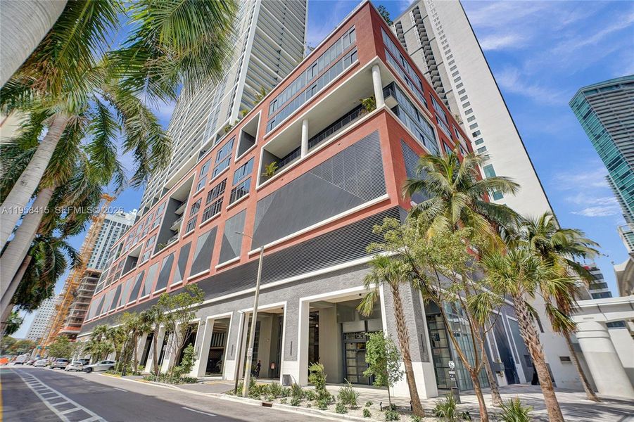 Condo located in Miami, FL showcasing its design and architecture (Image 2).