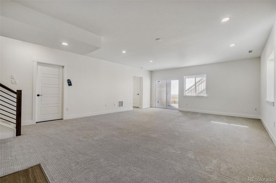 Spacious, unfurnished interior of a new home in Timber Ridge, Colorado Springs (Image 14).
