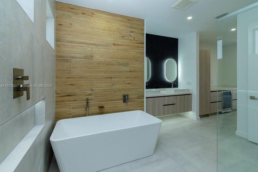 Furnished interior view inside a new home in , Cape Coral (Image 7).