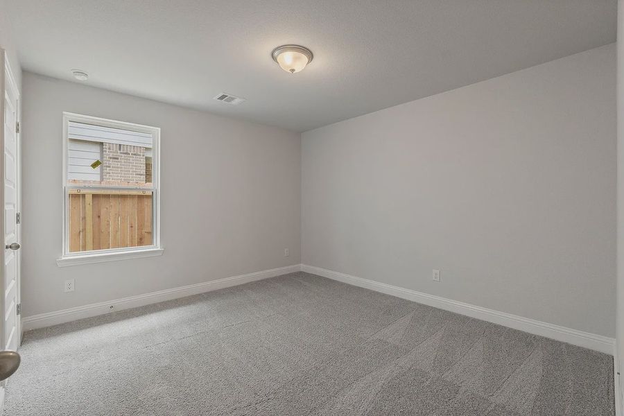 Spacious, unfurnished interior of a new home in Grand Oaks Reserve, Cleveland (Image 24).