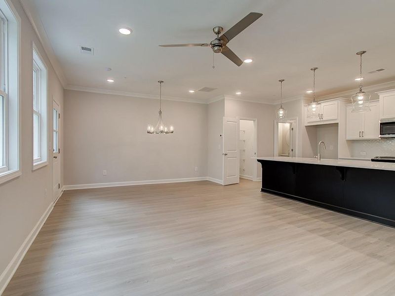 Spacious, unfurnished interior of a new home in Cherokee Township, Acworth (Image 28).