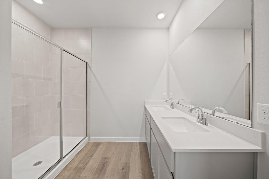 Furnished interior view inside a new home in Valor Park, Bay City (Image 10).