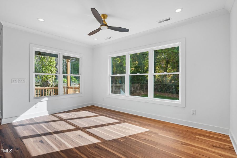 304 King Charles Unit 2-39 304 King Charles Unit 2-39