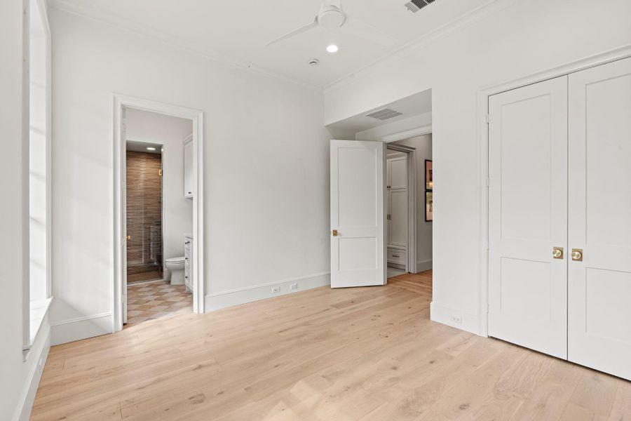 Spacious, unfurnished interior of a new home in , Houston (Image 36).