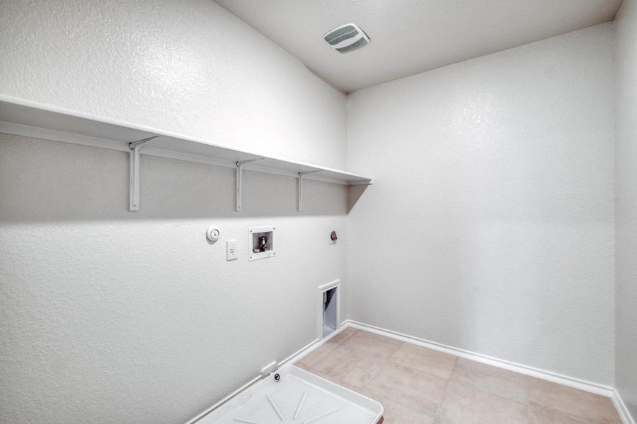 Furnished interior view inside a new home in Mustang Valley, Manor (Image 10). Furnished interior view inside a new home in Mustang Valley, Manor (Image 10).