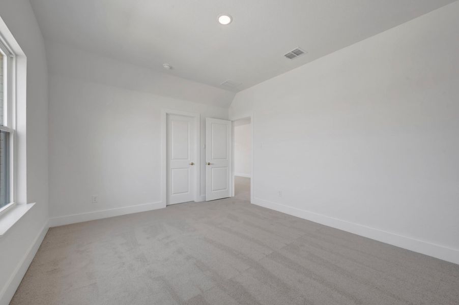 Spacious, unfurnished interior of a new home in Landmark, Denton (Image 28).