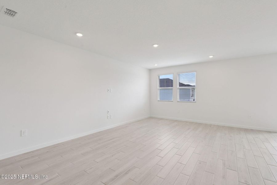 Spacious, unfurnished interior of a new home in Cypress Meadows - Signature Series, Jacksonville (Image 26).