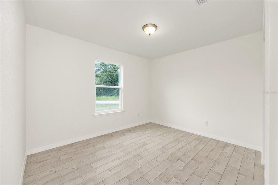 Spacious, unfurnished interior of a new home in , Ocala (Image 24).