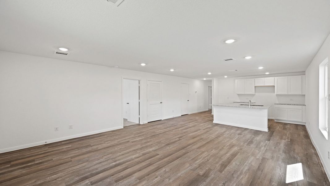 Spacious, unfurnished interior of a new home in McCrorey Trails, Conroe (Image 19).