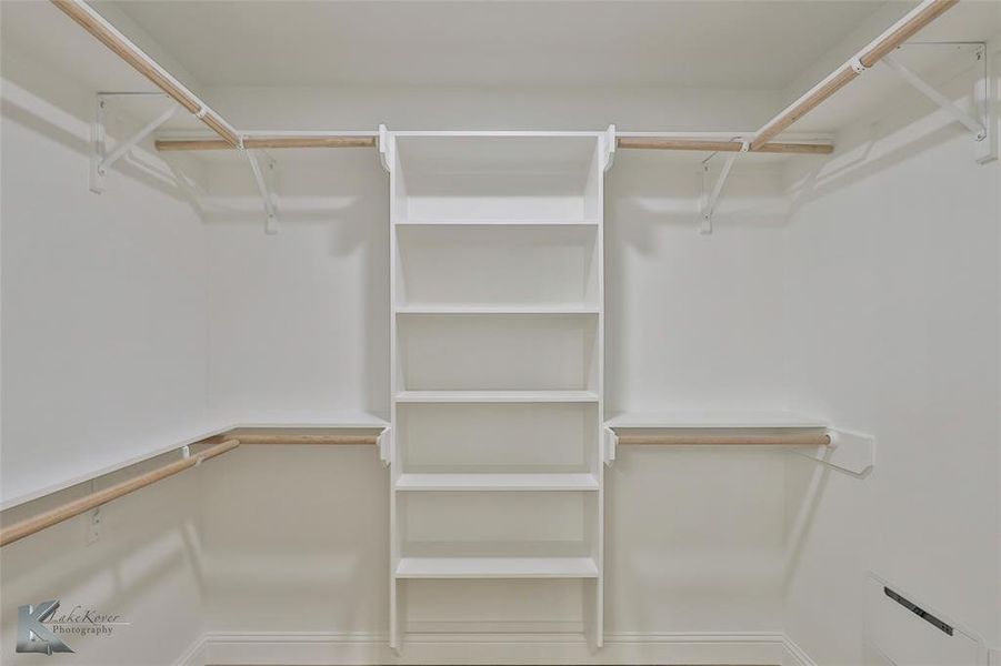 Spacious, unfurnished interior of a new home in , Abilene (Image 14).