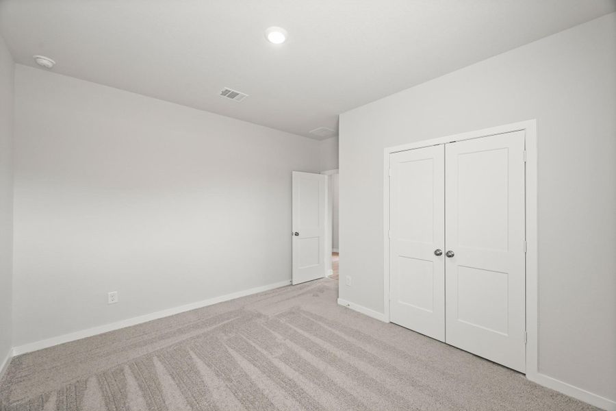 Spacious, unfurnished interior of a new home in Sunterra, Katy (Image 27).