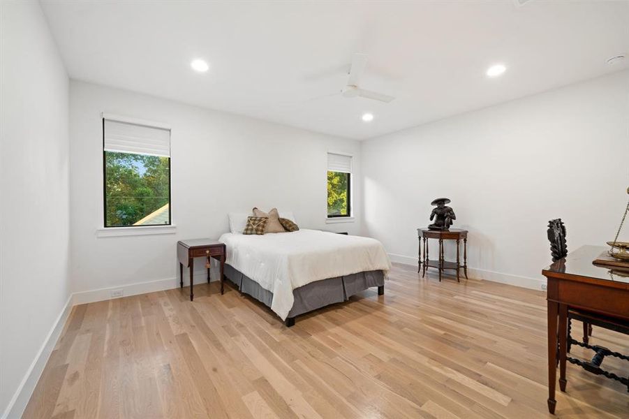 Furnished interior view inside a new home in , Dallas (Image 16). Furnished interior view inside a new home in , Dallas (Image 16).