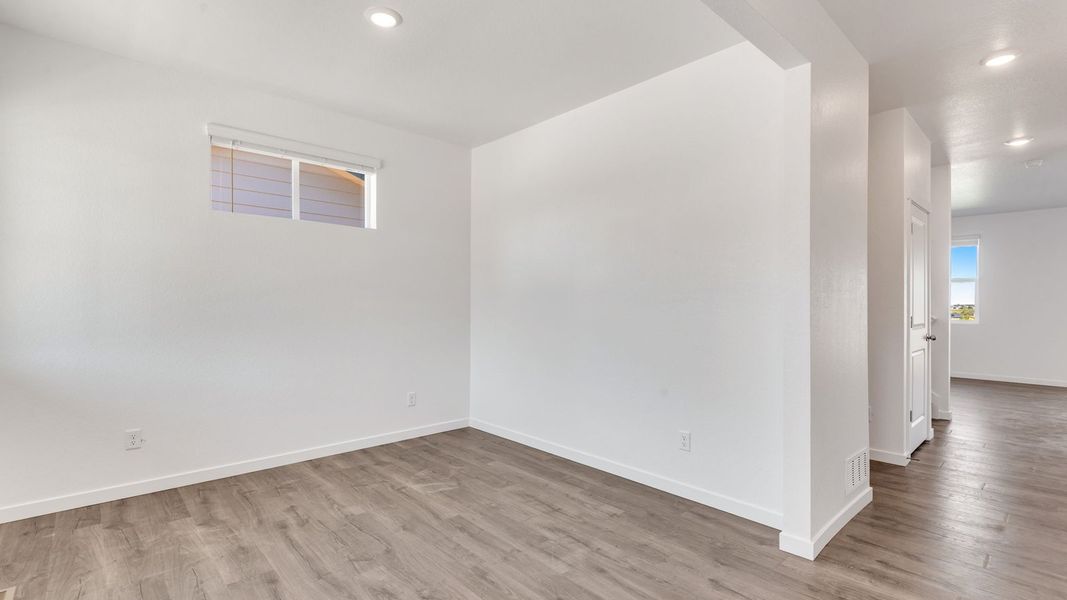 Spacious, unfurnished interior of a new home in Vista Meadows, Fort Lupton (Image 9).