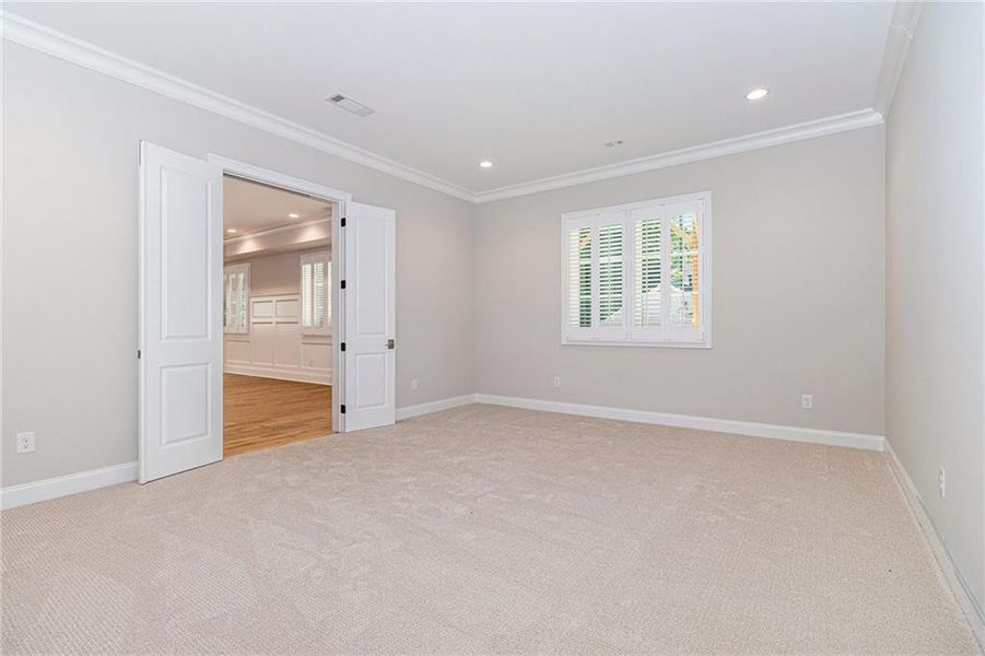 Spacious, unfurnished interior of a new home in , Brookhaven (Image 30).