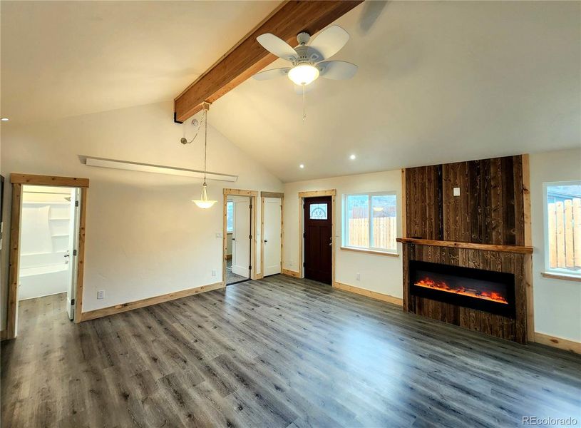 Spacious, unfurnished interior of a new home in , Downieville-Lawson-Dumont (Image 20).