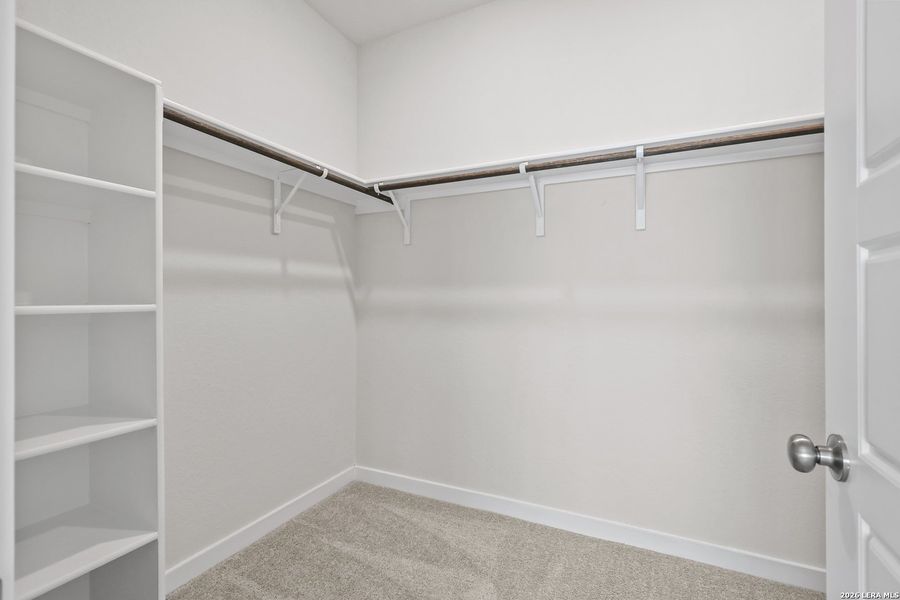 Spacious, unfurnished interior of a new home in Cinco Lakes, San Antonio (Image 26).