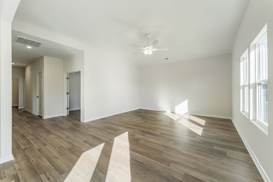 Spacious, unfurnished interior of a new home in Burke Estates, Chesnee (Image 18).