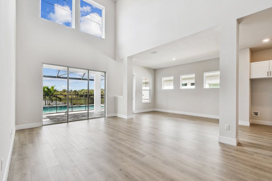 The Flatwater - Family Room