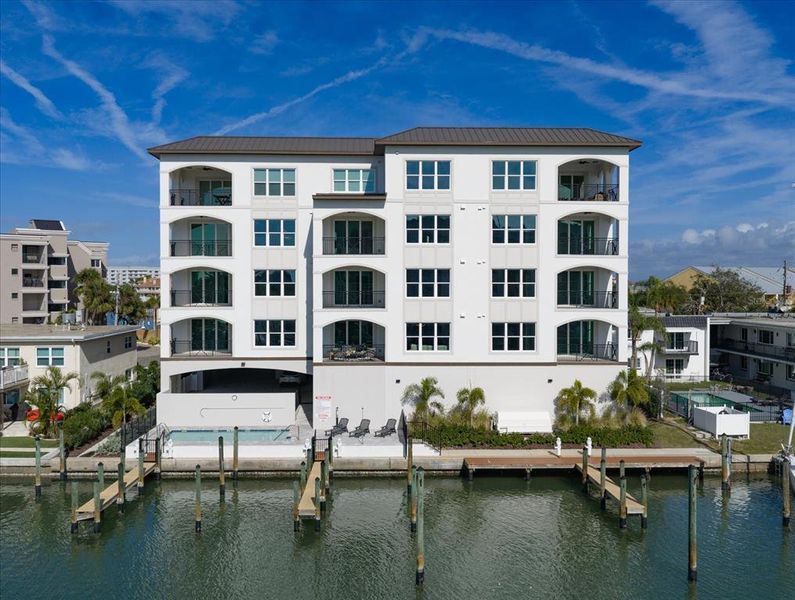 Condo located in Clearwater, FL showcasing its design and architecture (Image 16). Condo located in Clearwater, FL showcasing its design and architecture (Image 16).