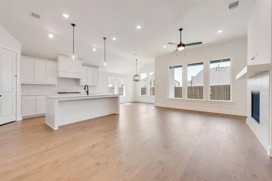 Spacious, unfurnished interior of a new home in Tavolo Park, Fort Worth (Image 20).