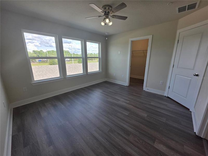 Spacious, unfurnished interior of a new home in , Orlando (Image 32).