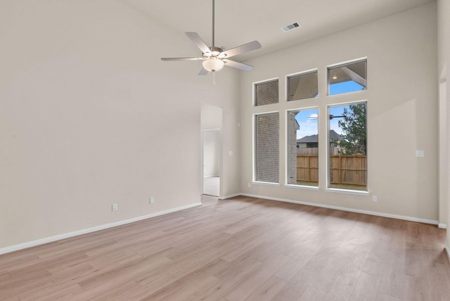 Spacious, unfurnished interior of a new home in Escondido, Magnolia (Image 13).