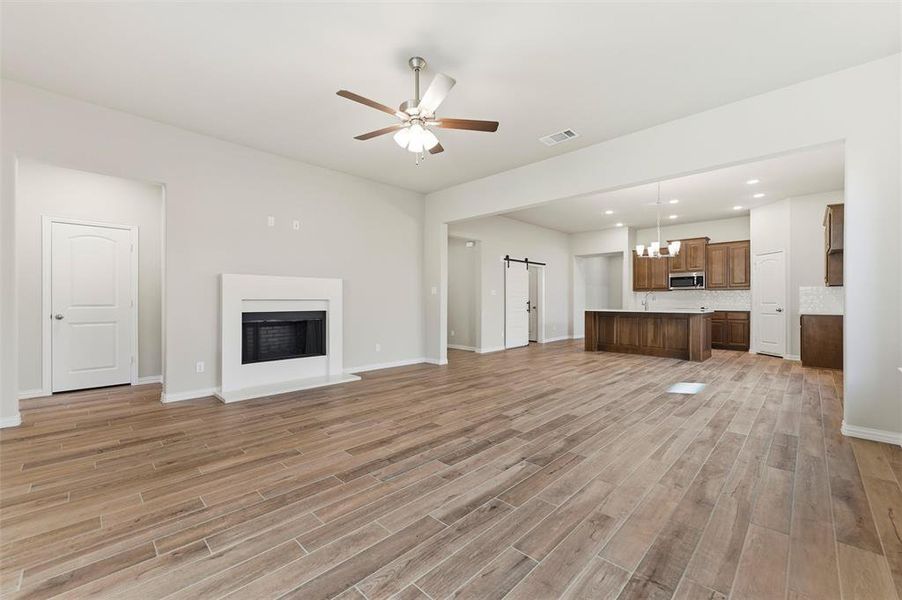 Spacious, unfurnished interior of a new home in Waterford Park, Weatherford (Image 37). Spacious, unfurnished interior of a new home in Waterford Park, Weatherford (Image 37).