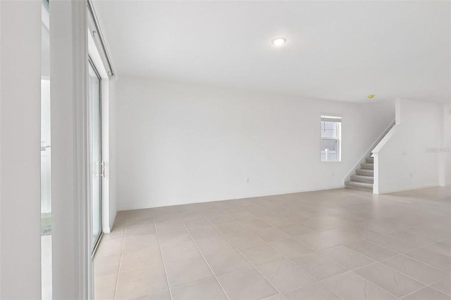 Spacious, unfurnished interior of a new home in Eagletail Landings, Howey-in-the-Hills (Image 27).