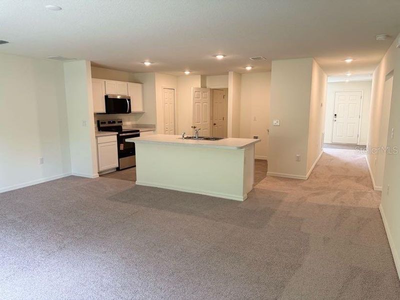 Spacious, unfurnished interior of a new home in Citrus Springs, Citrus Springs (Image 9).