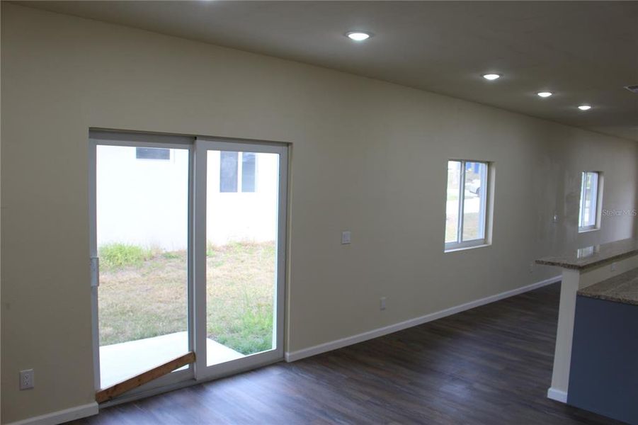 Spacious, unfurnished interior of a new home in , Haines City (Image 15).