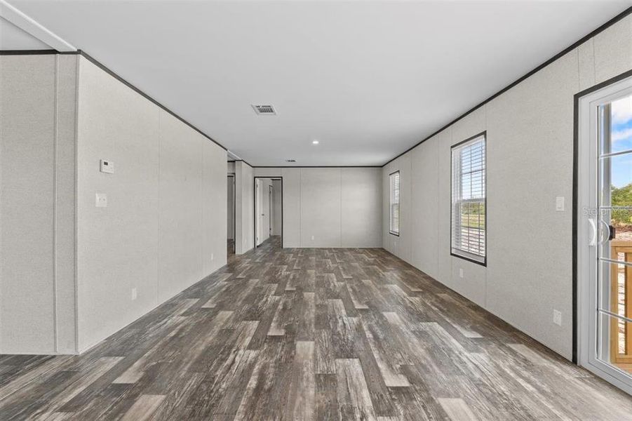 Spacious, unfurnished interior of a new home in , Crystal River (Image 28).