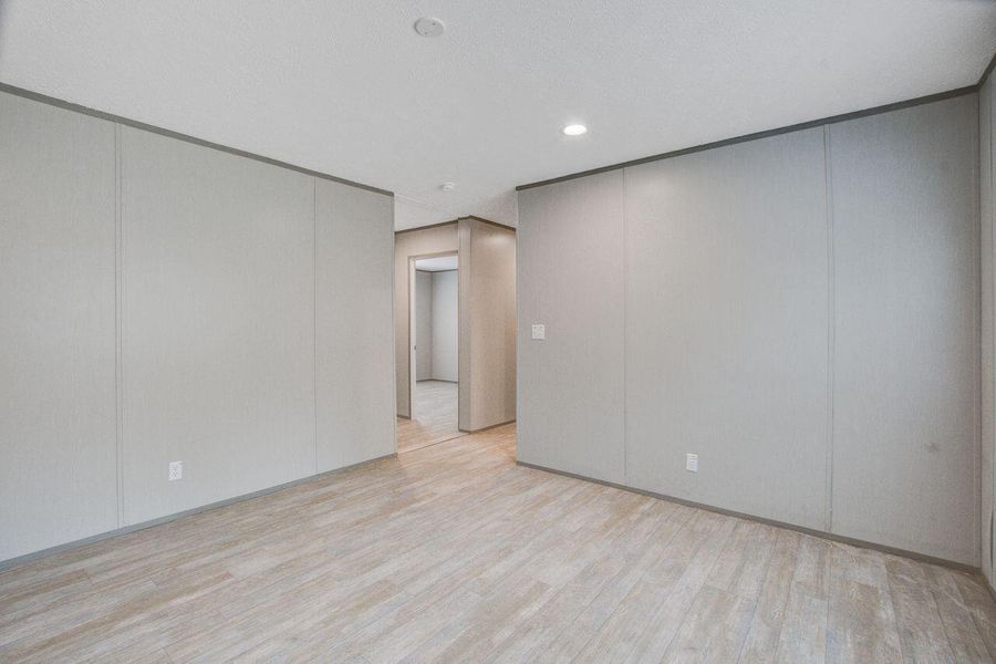 Spacious, unfurnished interior of a new home in , Walterboro (Image 29).