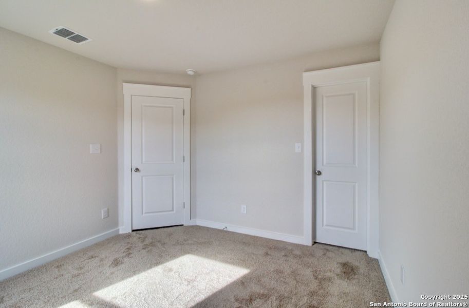 Spacious, unfurnished interior of a new home in Cloud Country, New Braunfels (Image 16).