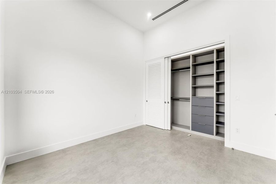 Spacious, unfurnished interior of a new home in , Miami (Image 47).