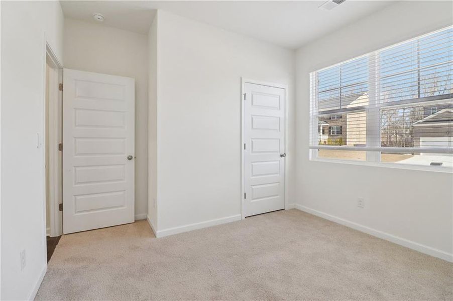 Spacious, unfurnished interior of a new home in Broder Farm, Stockbridge (Image 15).