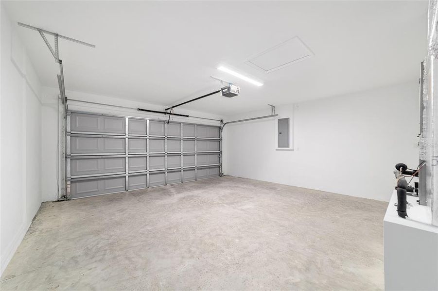 Spacious, unfurnished interior of a new home in , Ocala (Image 19).