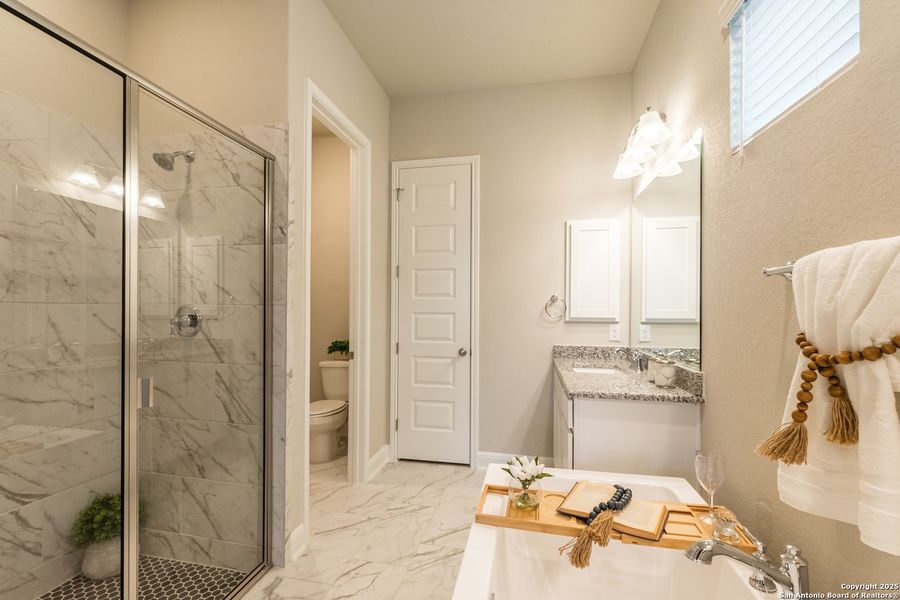 Furnished interior view inside a new home in Cibolo Crossing, Universal City (Image 40).